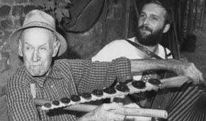 Domenico Torta (organetto) e Giuseppe Fasano detto Barba Pino (froja) PH Domenico Pellegrino