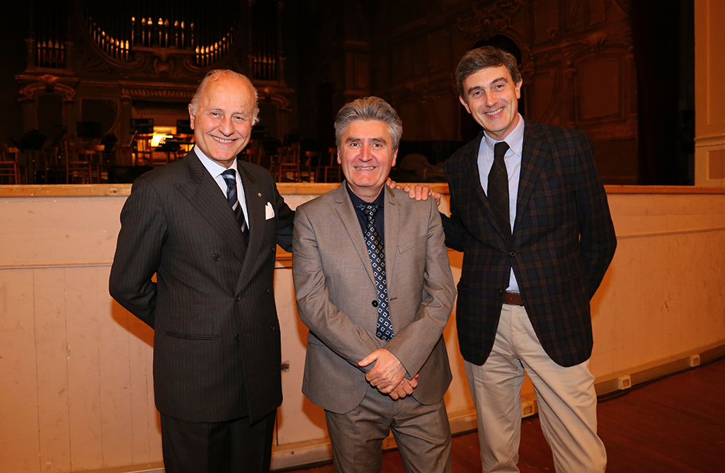 Giorgio Girelli con il direttore Fabio Masini ed il maestro Luca Bramanti