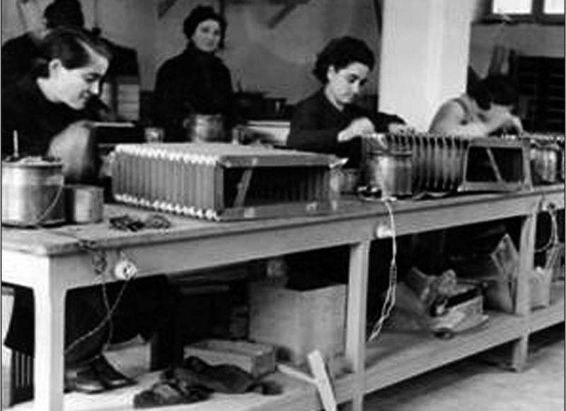 Come si costruisce una fisarmonica: il mantice