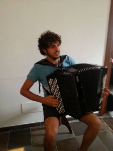 Massimiliano Pitocco - Lezione n.1 - La postura dello strumento - Foto 2